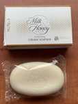 Oriflame Zmiękczające mydełko Milk & Honey Gold