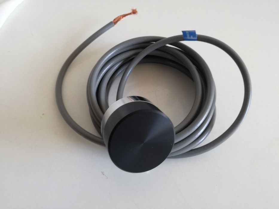 Sensor de proximidade indutivo Keyence EH-440 novo