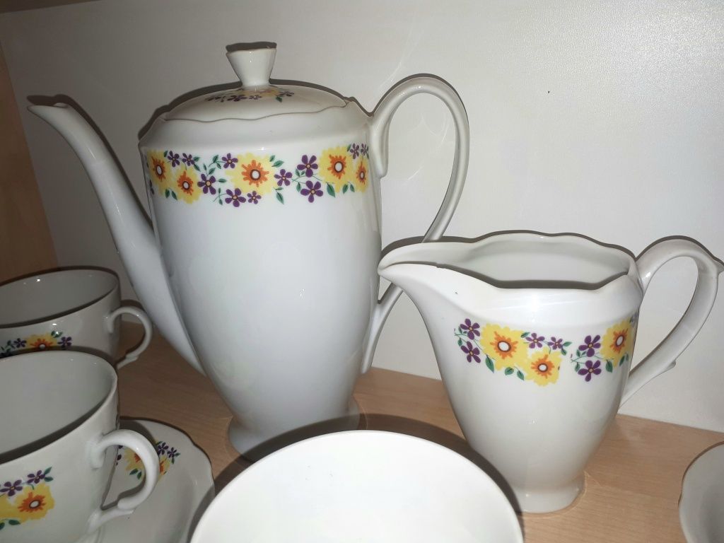Serwis kawowy z porcelany Ćmielów motyw z kwiatami PRL