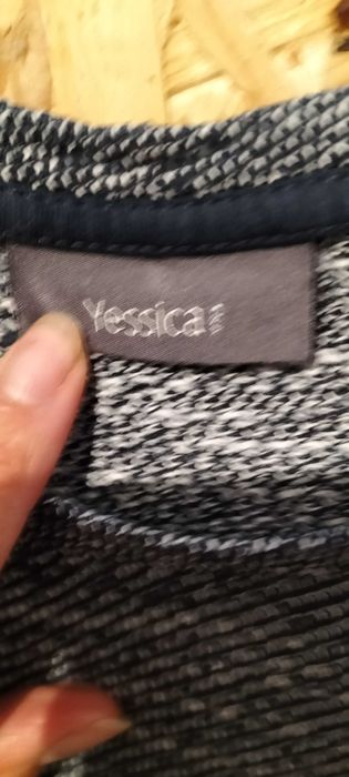 Camisola em tons de cinza