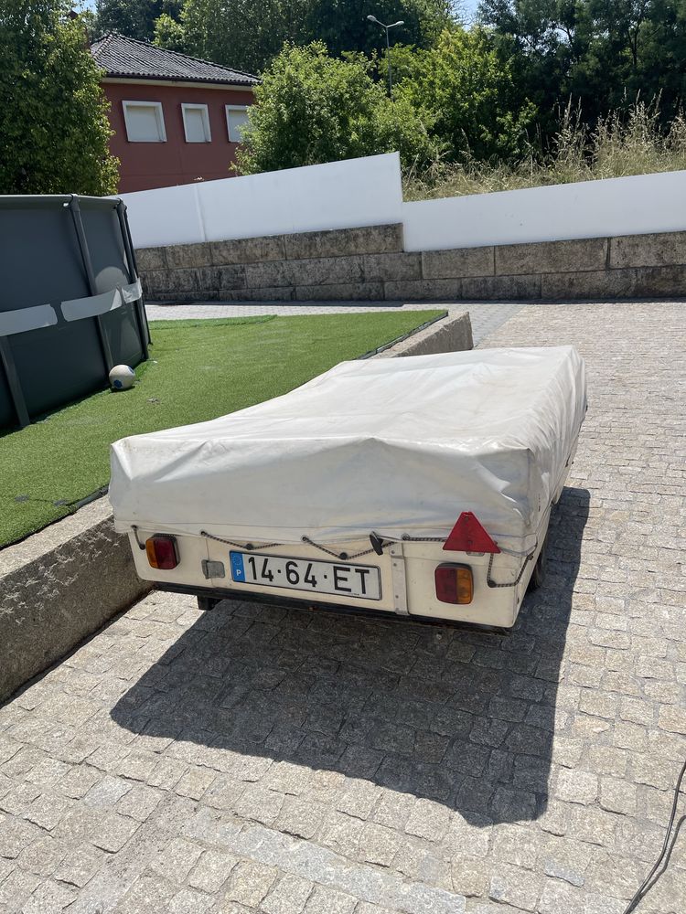 Auto Tenda com Atrelado