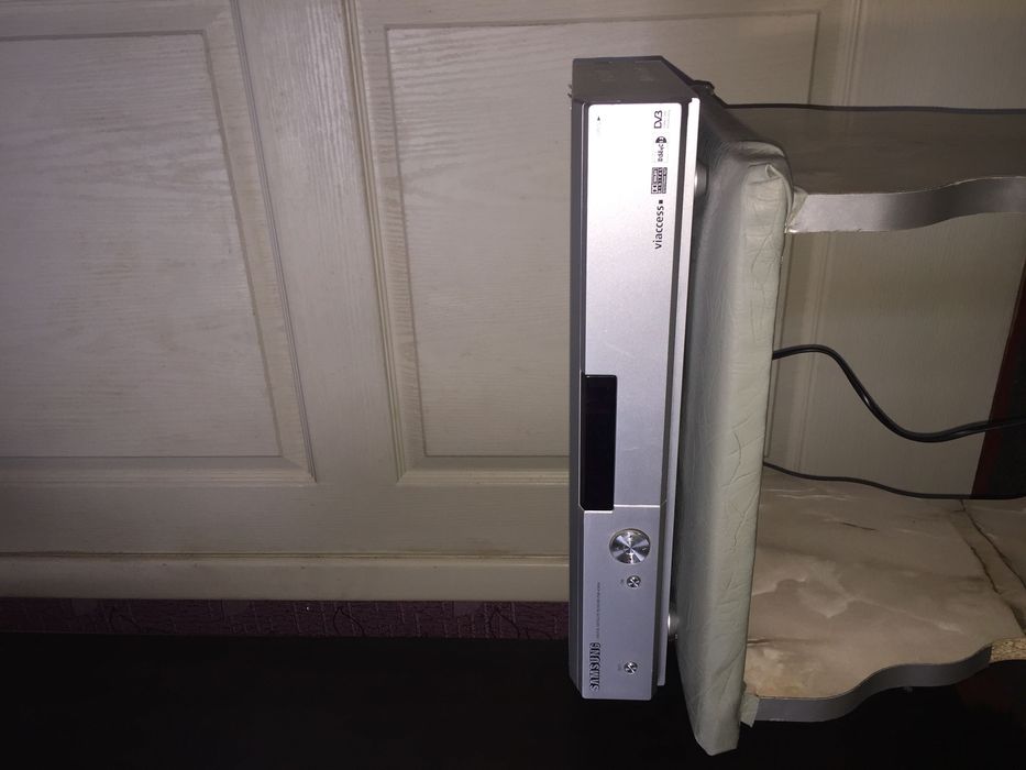 Продам спутніковий тюнер