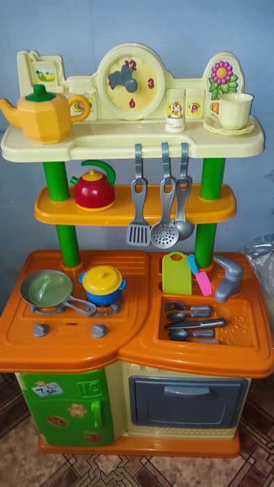 Іграшкова кухня для дівчинки
