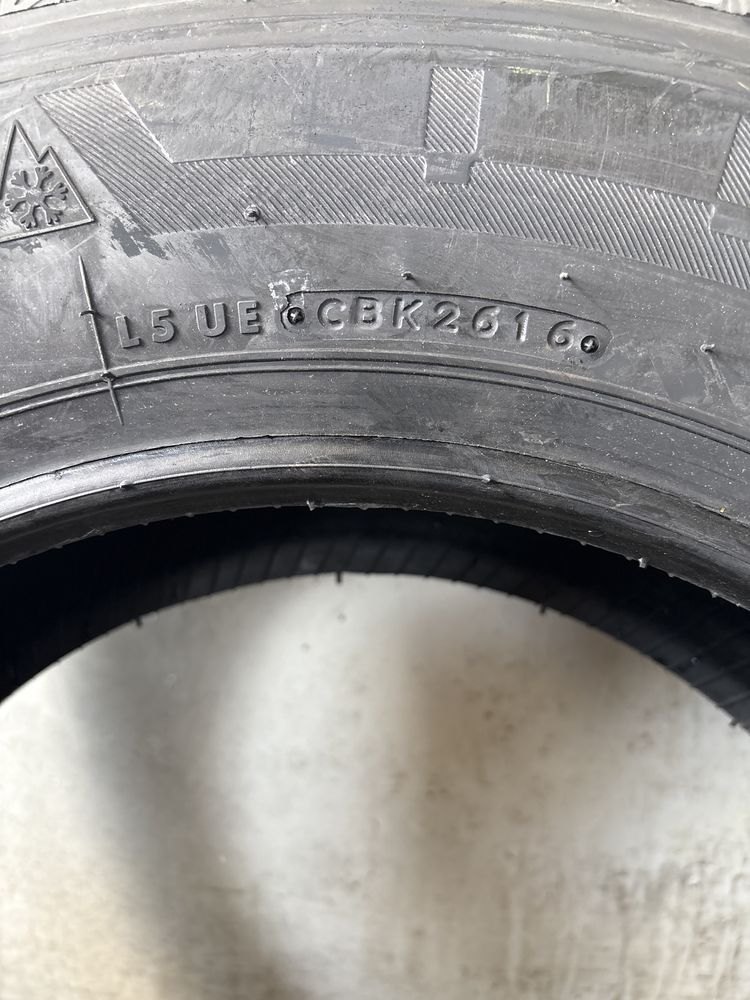 2x Opony BRIDGESTONE BLIZZAK W810 215/65R/16C 109/107R