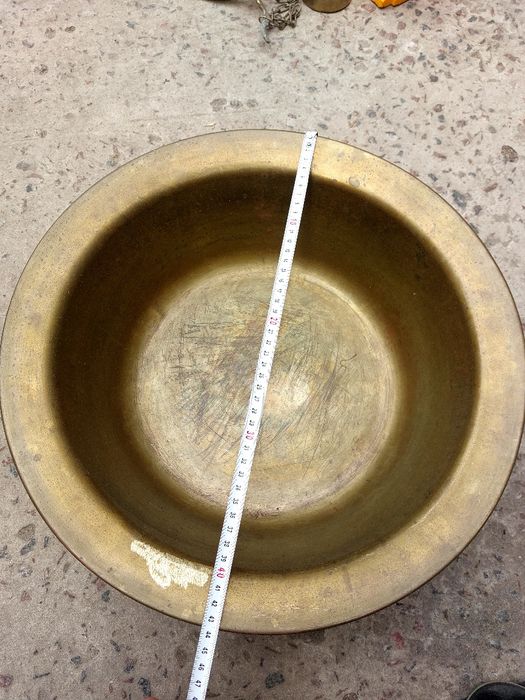 Бронзовый таз.    .