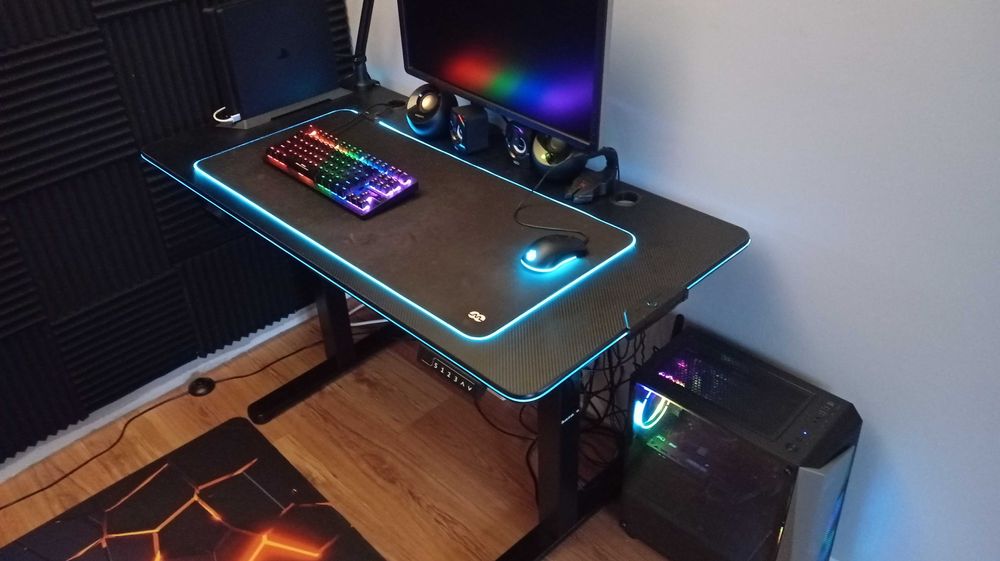 Biurko gamingowe regulowane Huzaro Hero 8.2 RGB