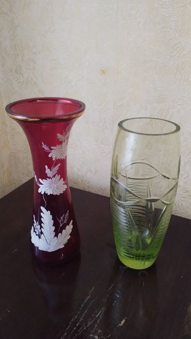 Посуд з кольорового скла