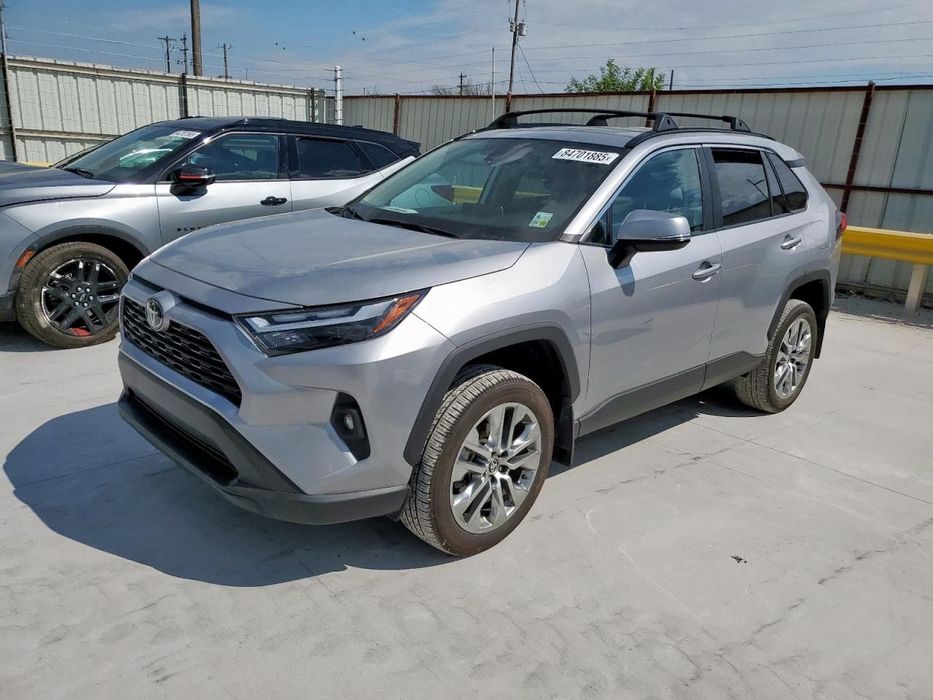 Toyota RAV4 Piękny kolor, niski przebieg, Tanio