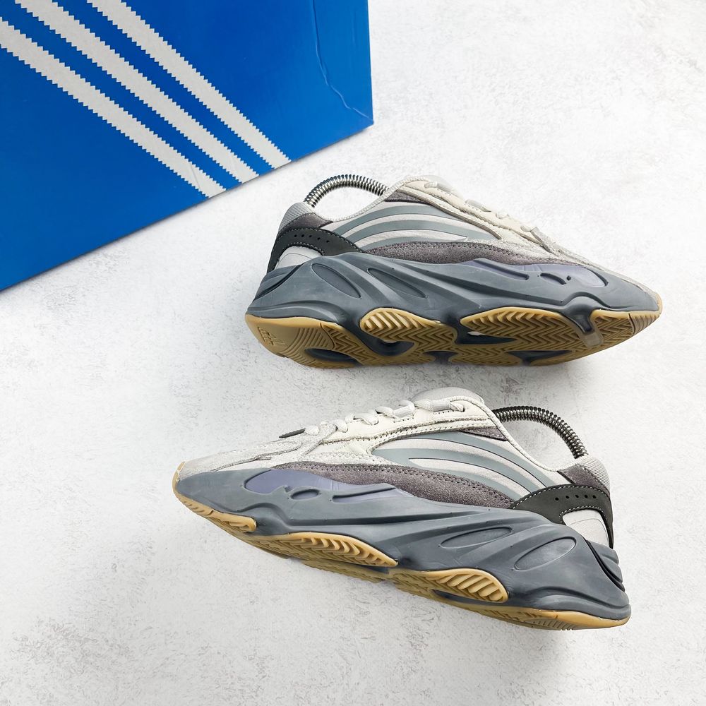 Кроссовки adidas yeezy boost 700 v2 "tephra