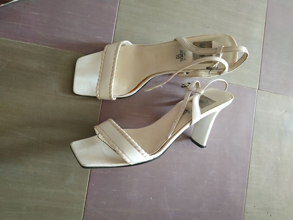 Продам женскую обувь б/у