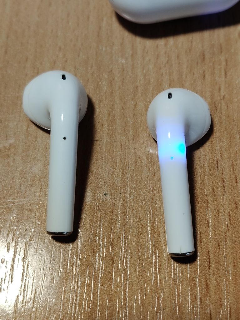 Бездротові навушники AirPods TWS i12, модернізовані
Підключаються до п