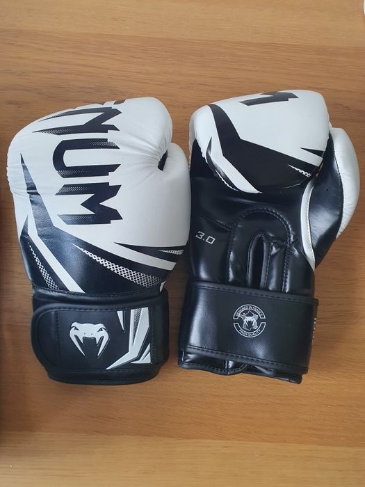 Luvas Venum Challenger 3.0