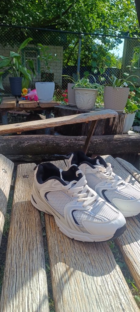 Кросівки 42 adidas