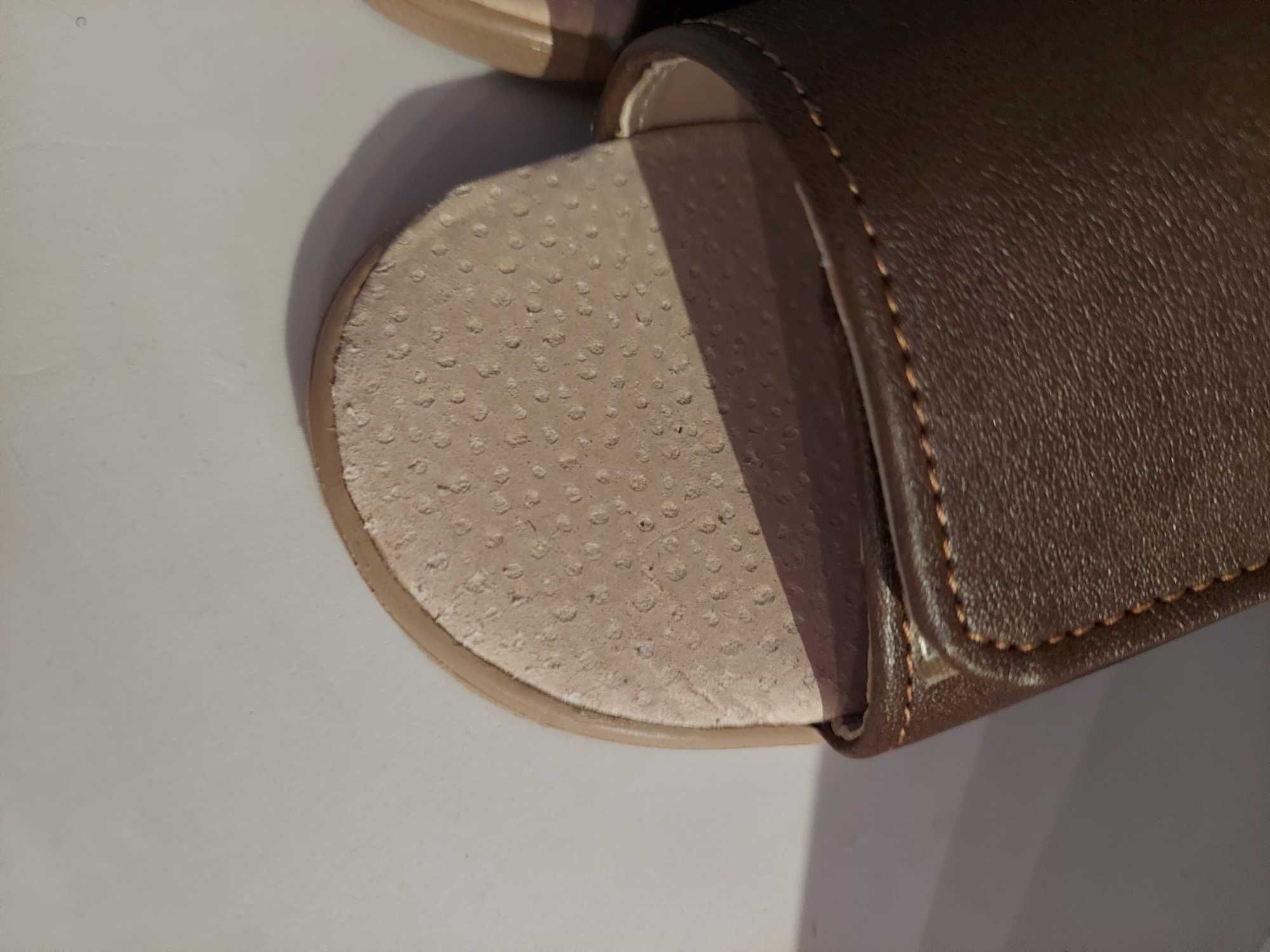 Slippers Family sandały dla dzieci wzór TERRA rozmiar 25
