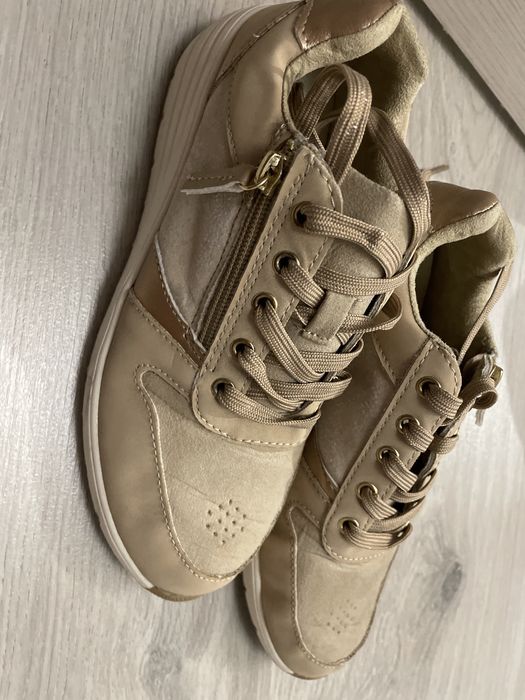 Кросовки женские