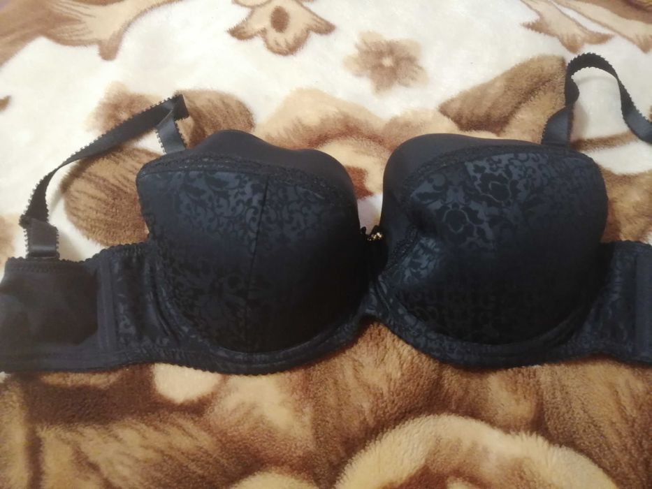 Nowy czarny stanik 85 D