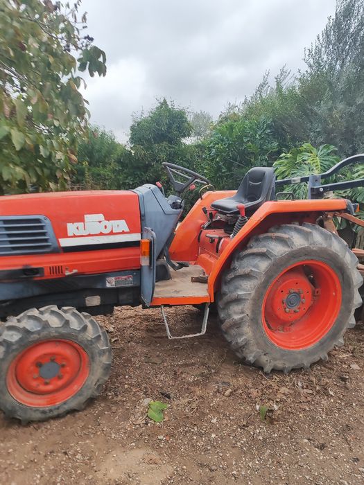 Trator Kubota L3300