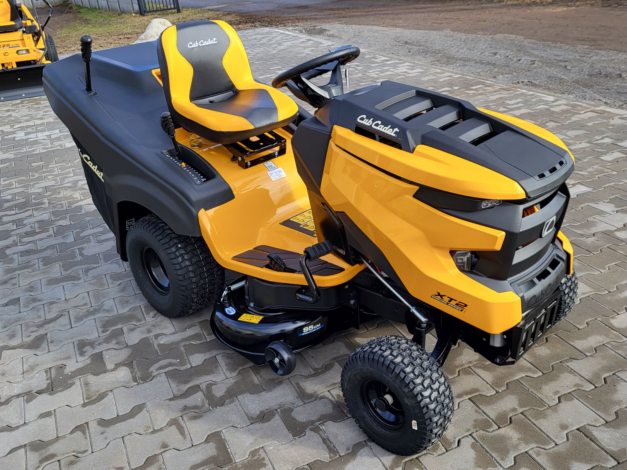 Cub Cadet XT2 PR95 V2 Kawasaki 18KM traktorek kosiarka