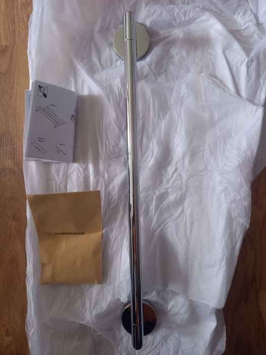 Toalheiro de design reto curto cromado Hotels Round Roca