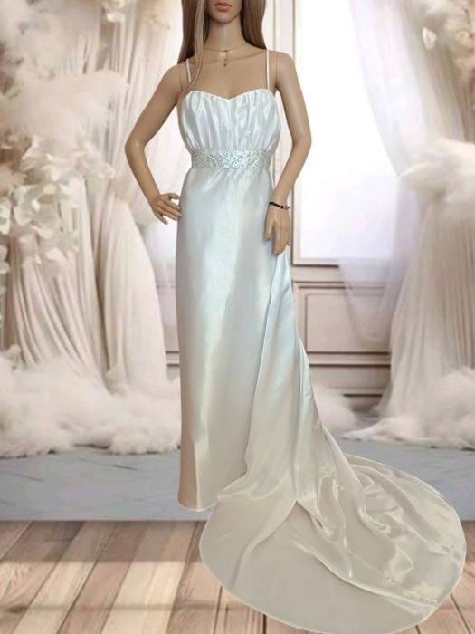 Suknia ślubna z trenem nowa