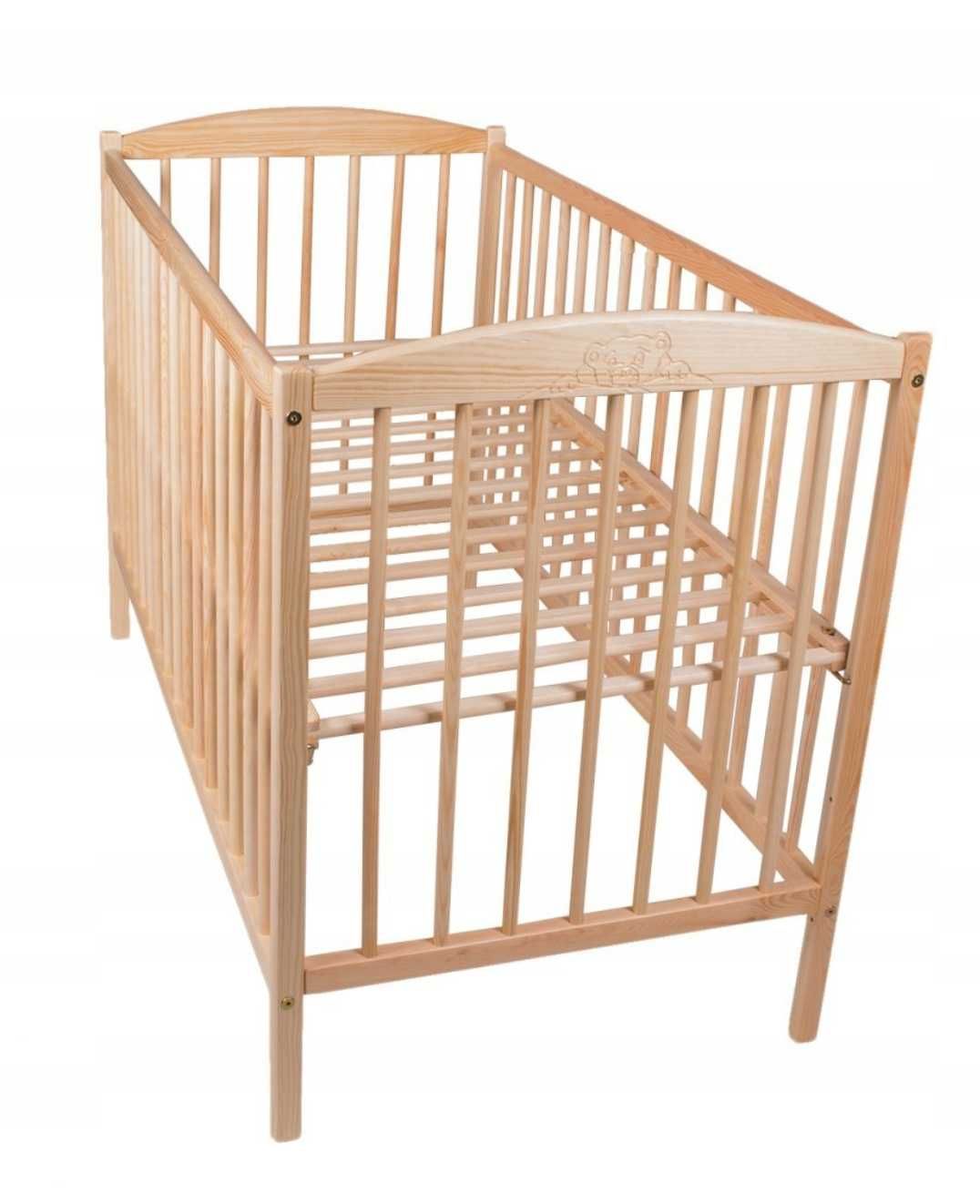 Drewniane łóżeczko dziecięce z materacem