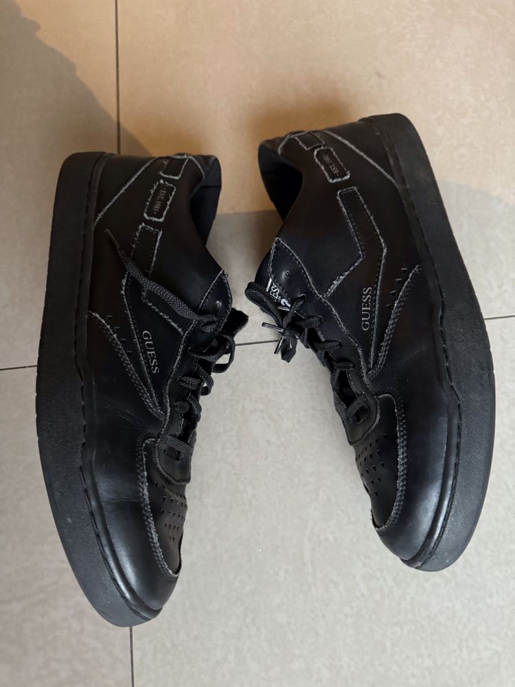 Guess czarne skorzane buty 42
