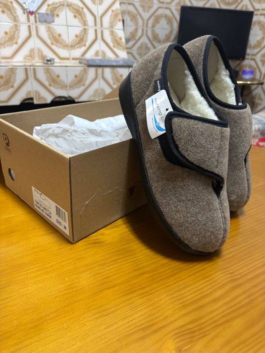 Sapato ortopédico com etiqueta