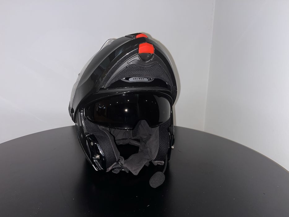 Capacete Airoh modular com intercomunicador