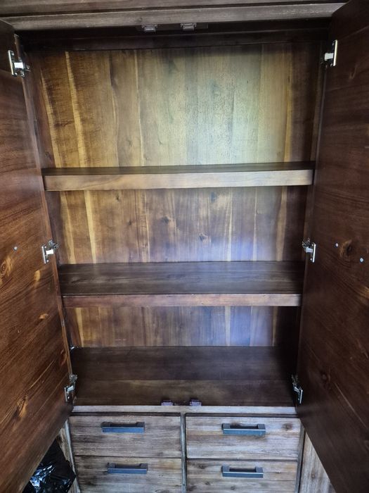 Szafa z drewna tekowego