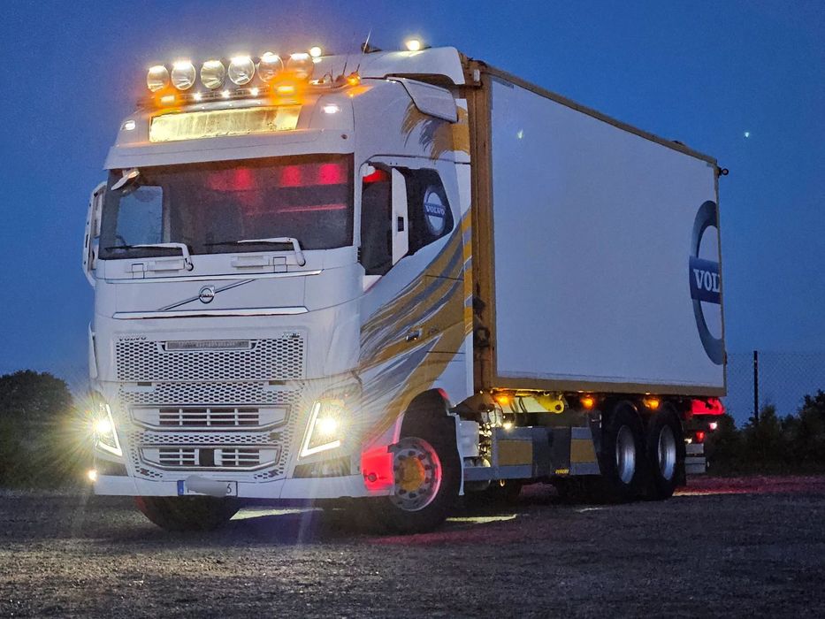 Volvo Fh  Volvo fh 750 sprowadzony wywrotka do drewna trocin zrzynek euro6 radio