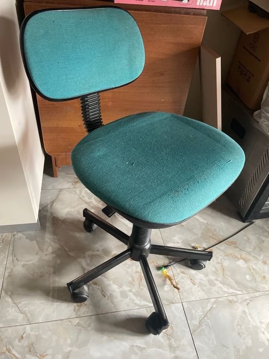 Стілець на колесах