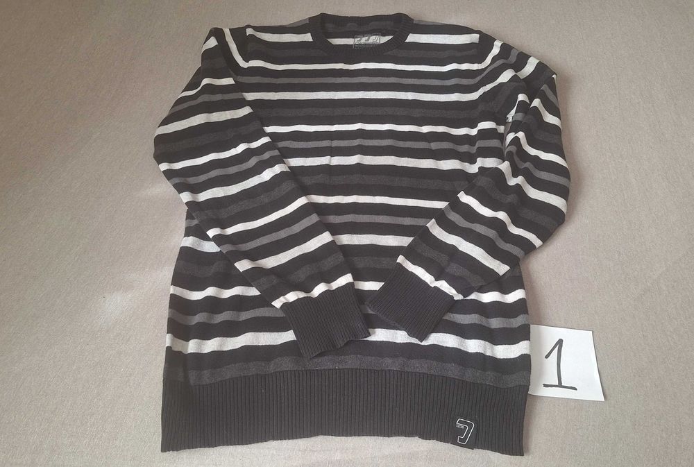 Cienki męski sweter C&A w paski rozmiar M