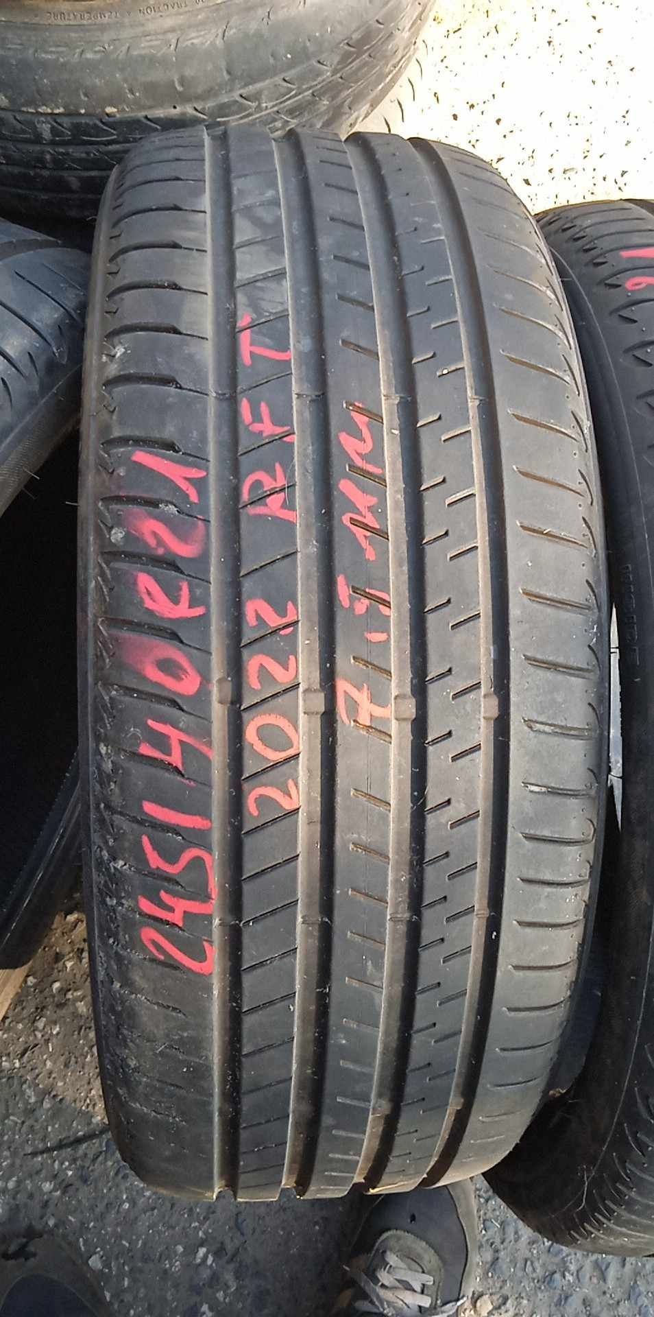 Opony 245/40/R21