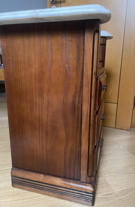 Conjunto de Mobília em Madeira Maciça