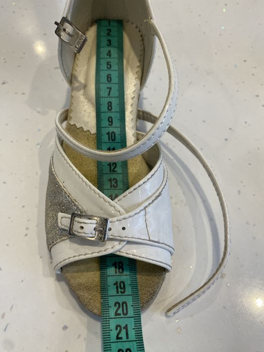 Туфлі для бальних танців