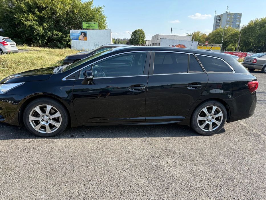 Toyota Avensis Sprzedam Toyota AVensis Kombi 2015r bogato wyposażona