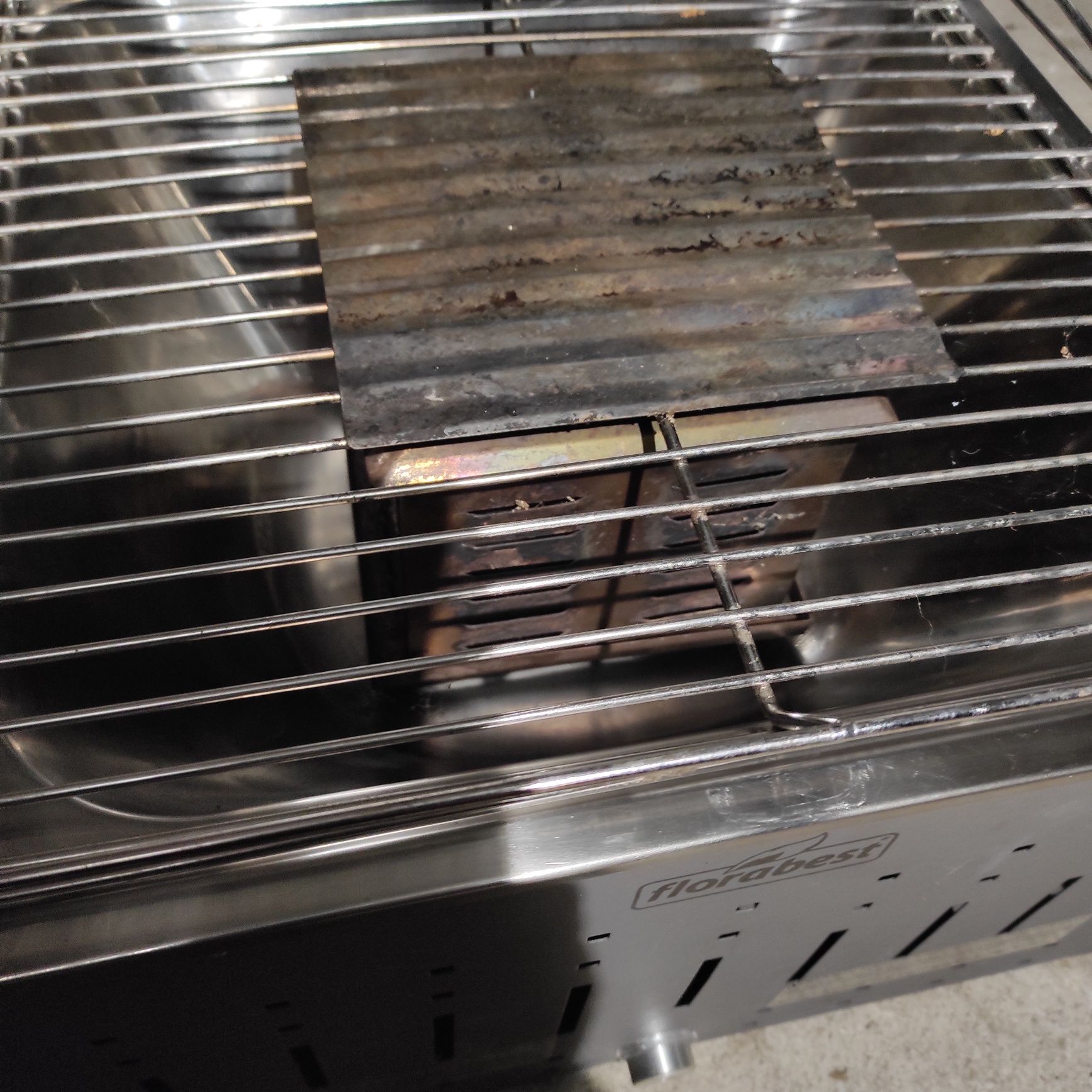 Opiekacz grill do smażenia kiełbasek