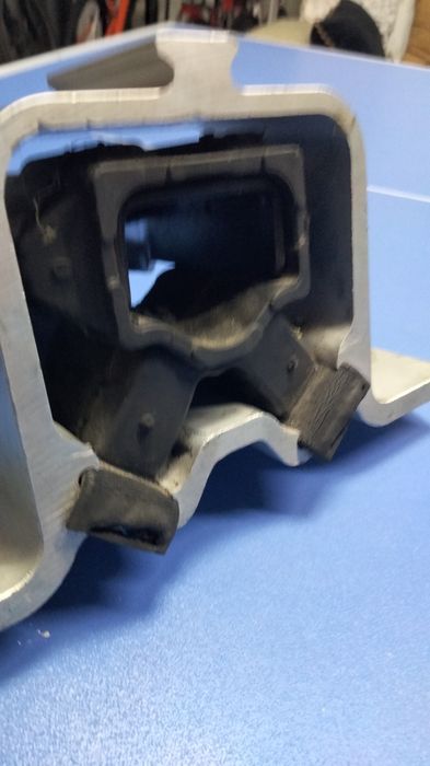 Подушка двигуна Рено Логан