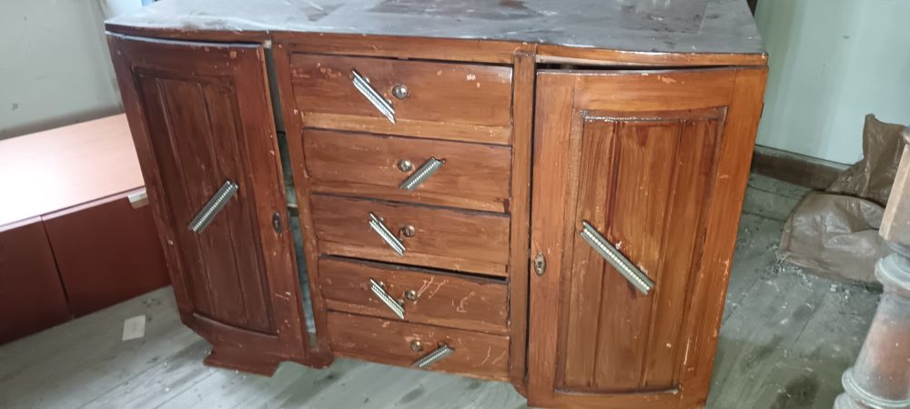 Vários moveis antigos