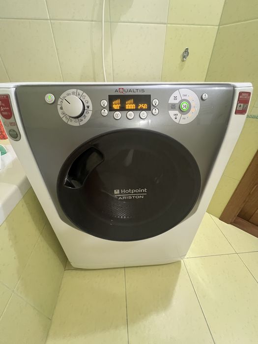 Пральна машина Hotpoint Ariston AQUALTIS AQS73F