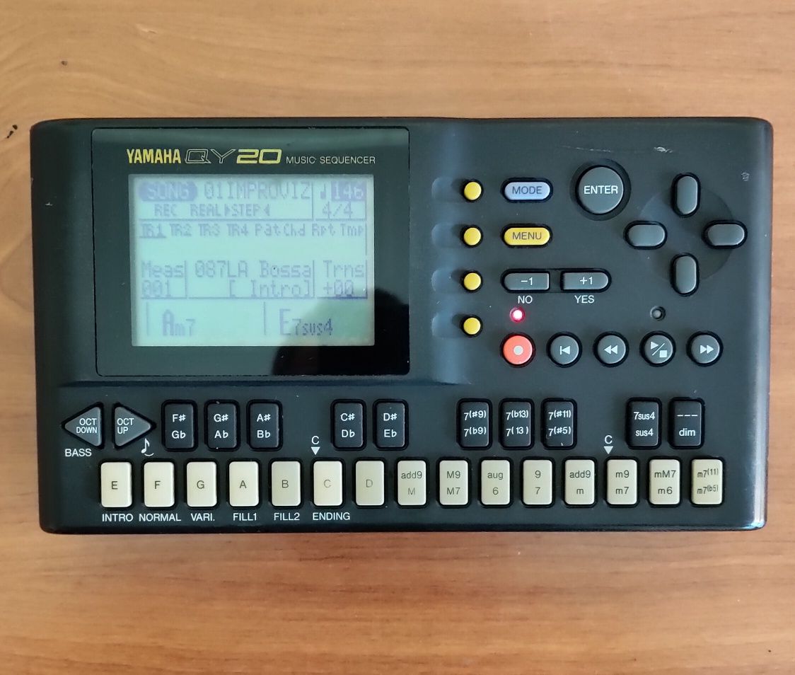 Music Sequencer  Yamaha QY20