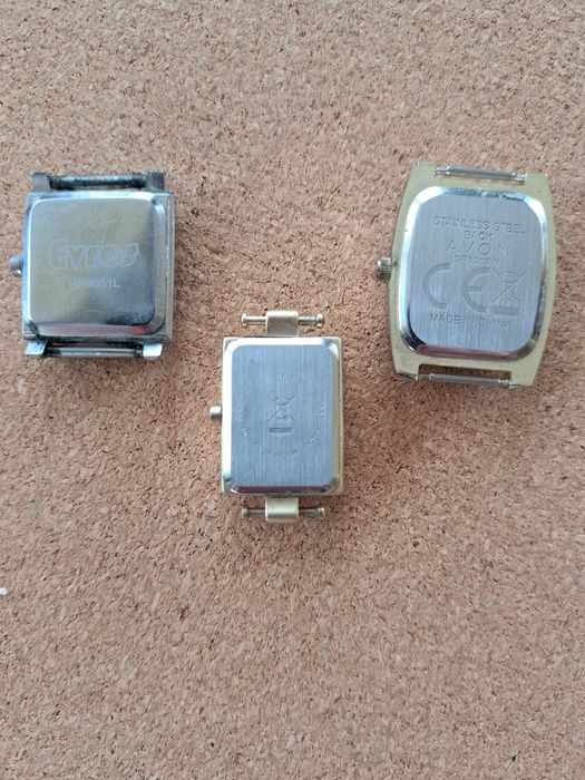 Zegarki 3 sztuki koperty metalowe uszkodzone