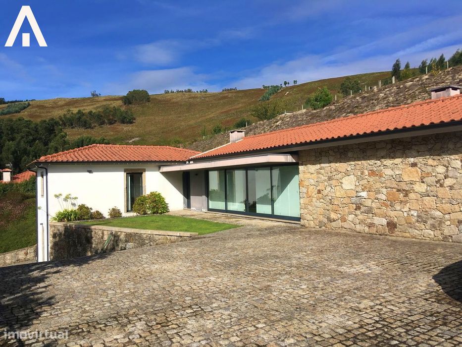 Moradia em Serdedelo