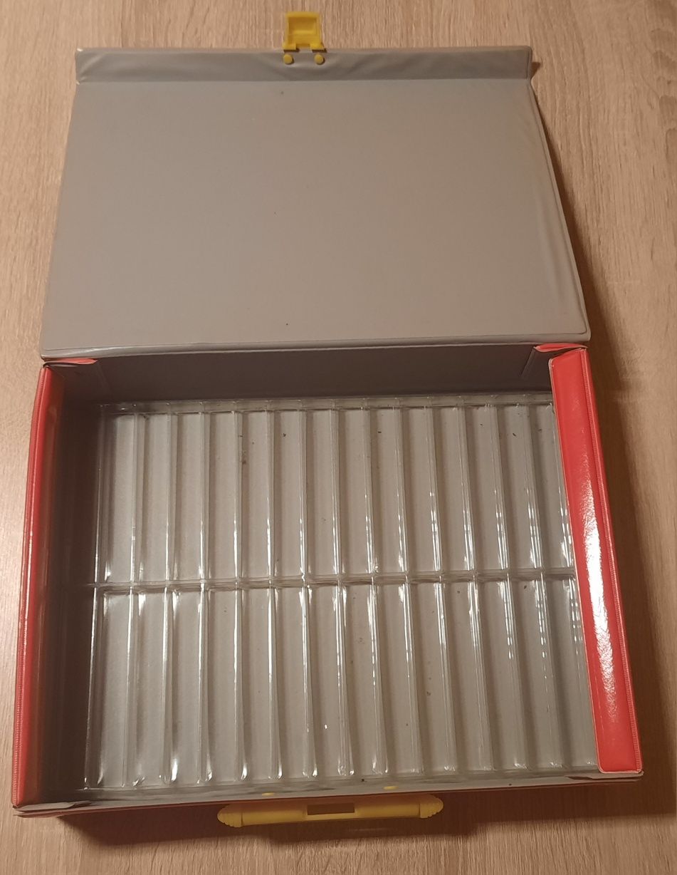 Walizka na 30 kaset
