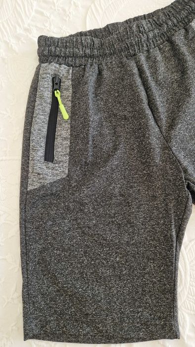 Calções desportivos, cinzentos, tamanho 12 anos