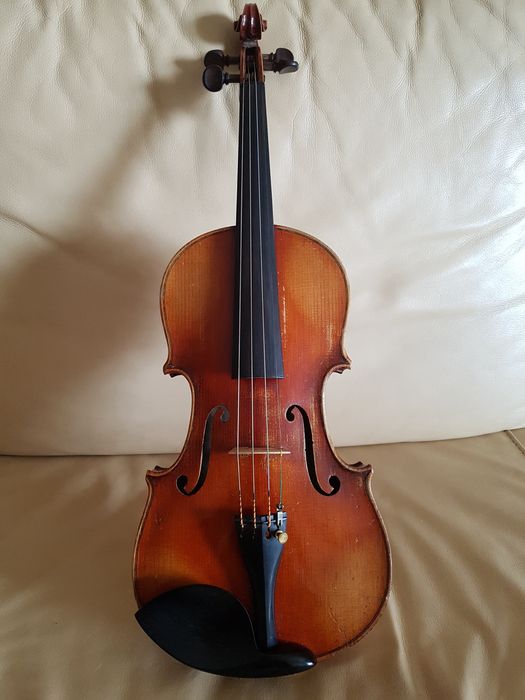 Violino antigo em ótimo estado