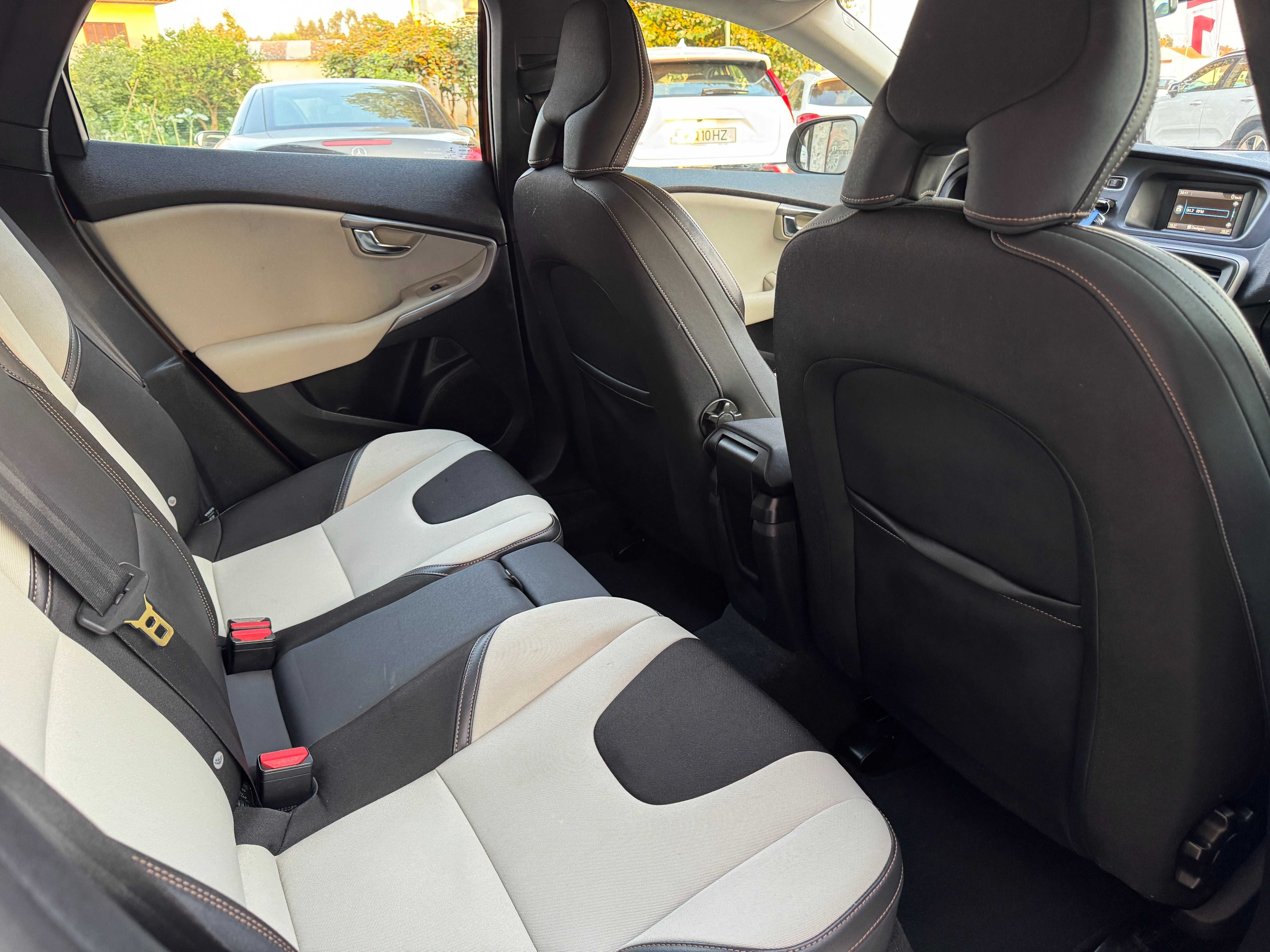 Volvo V40 Cross Country 1.6 D2 Momentum