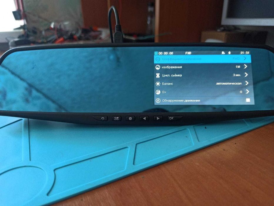 Салонне дзеркало з регістратором