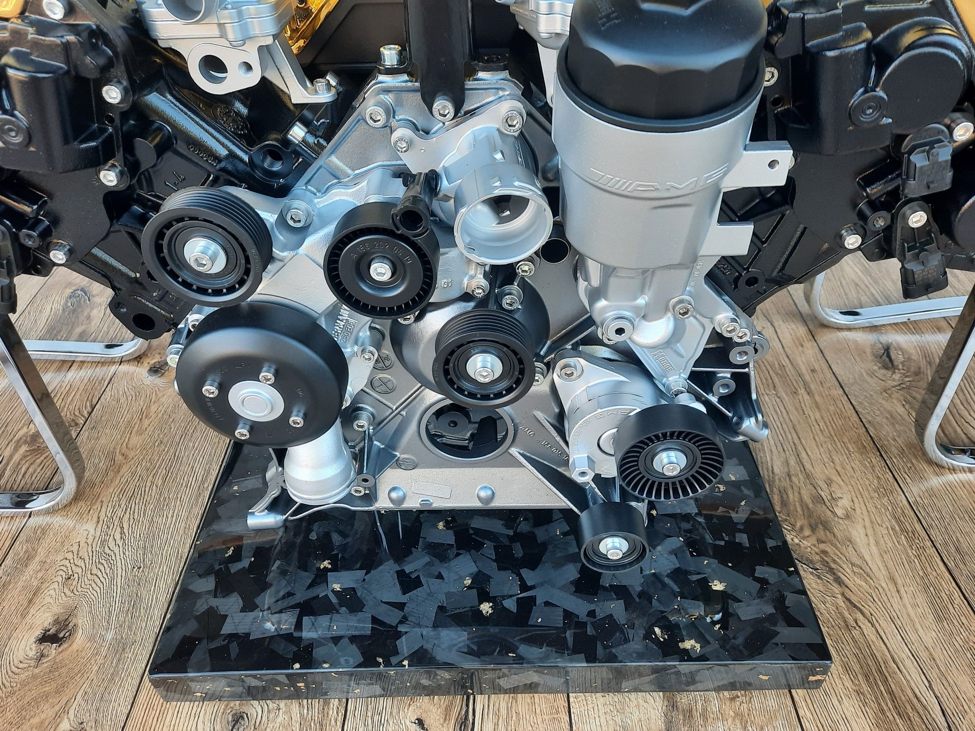 Stół z silnika Mercedesa V8 6.3 AMG Klasa G63 S63 E63 SL63 C63 CL63