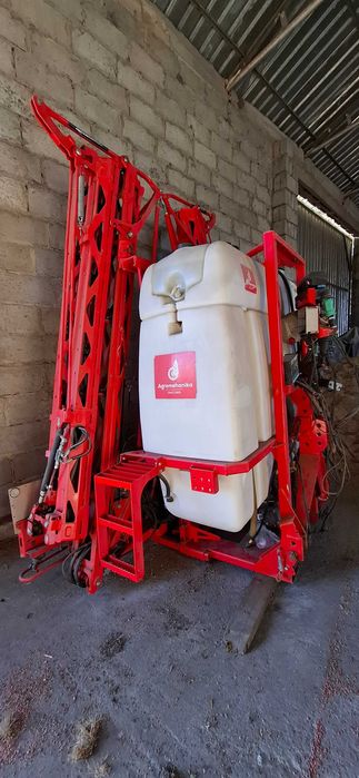 Opryskiwacz Agromehanika, 1200 litrów. Belka 18 metrów. Uszkodzony